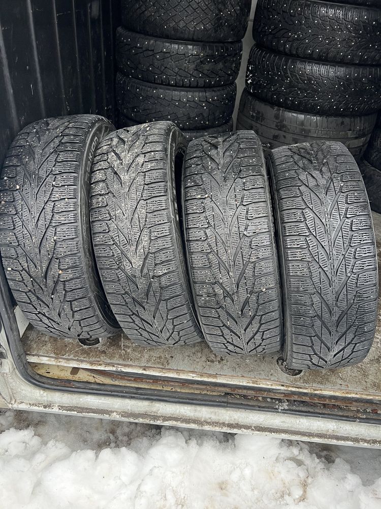 215/60/17 Nokian hakkapeliitta R2 Suv