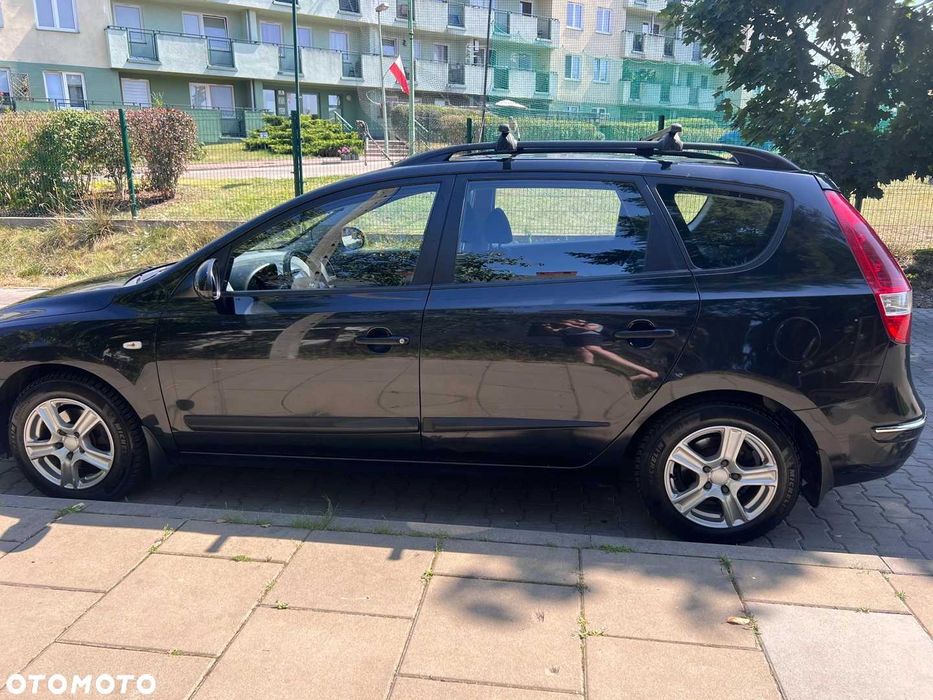 Wypożyczalnia. Auta do wynajęcia. Duże kombi lub małe miejskie.