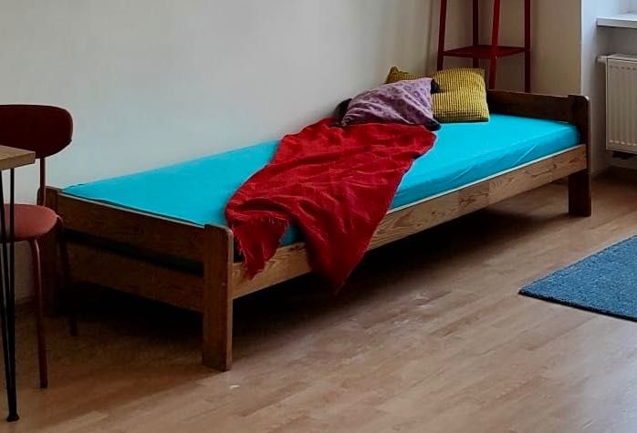 kompletne łóżko ; rama ikea, materac, dno łóżka, 90 x 200cm, drewniane