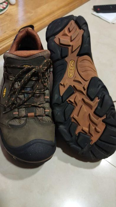 трекінгові чоловічі кросівки  KEEN