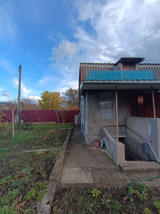 Продається дачний будинок