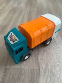 Вантажівка іграшка
