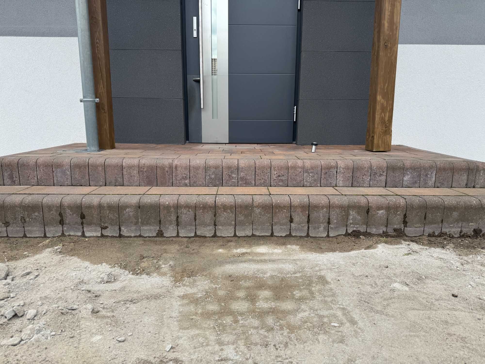 schody zewnętrzne wejście z polbruku, kostki