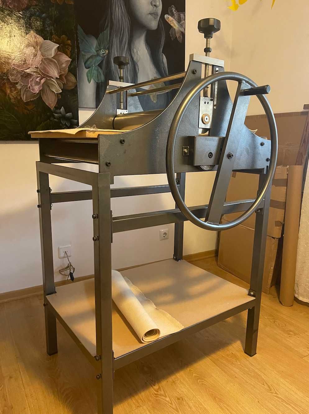 Tórculo profissional de estampagem e gravura