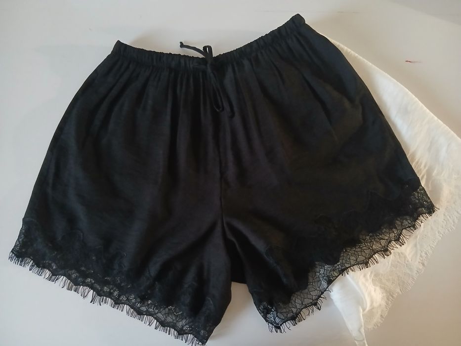 Шорти жіночі в білизняному стилі
