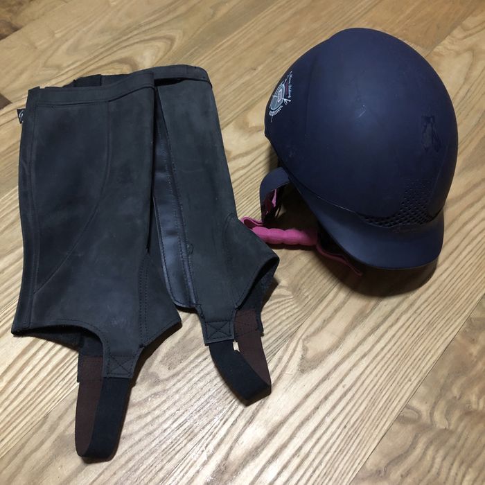 Toczek 53-55 cm i skórzane czapsy