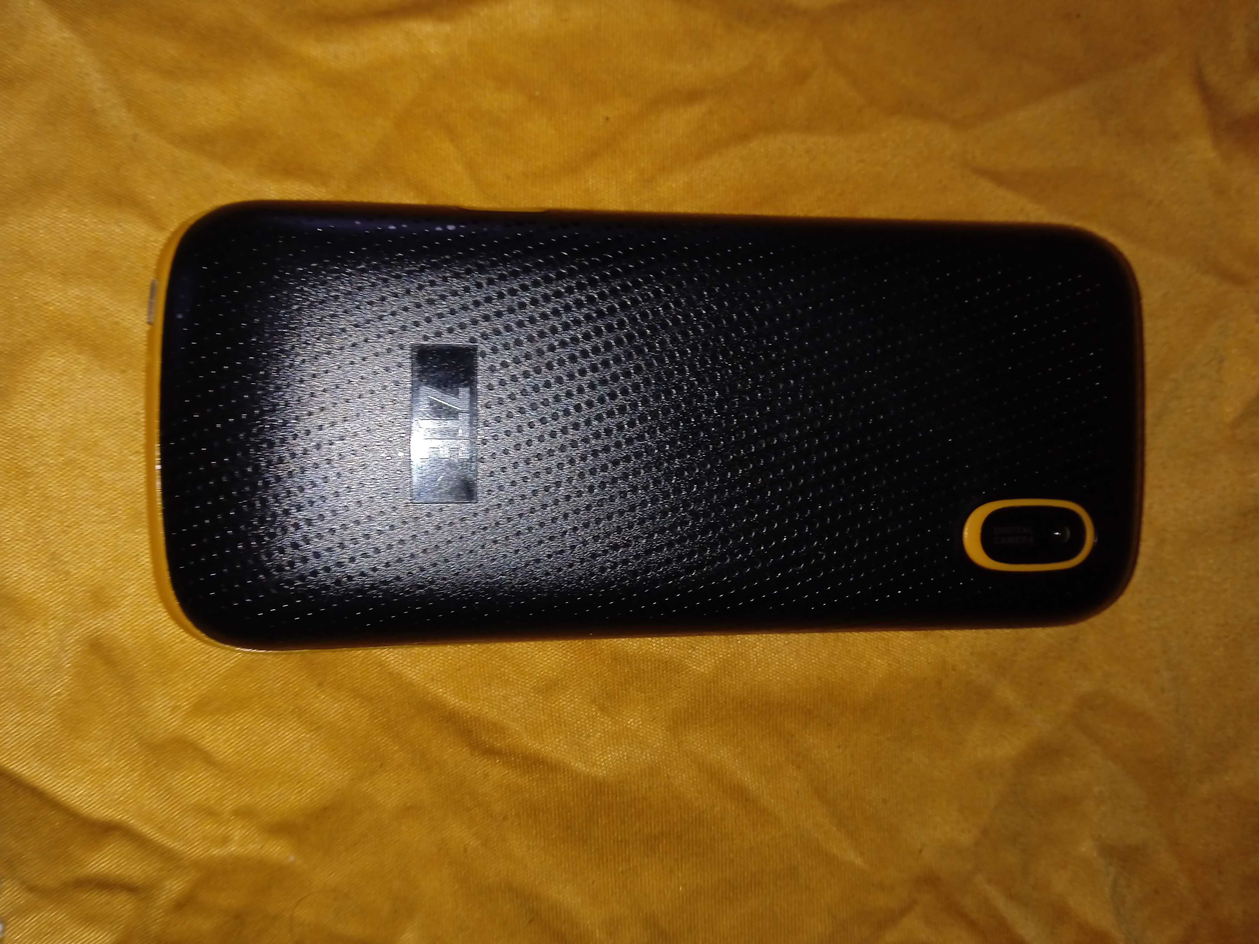 Telefon komórkowy Dual SIM ZTE R528