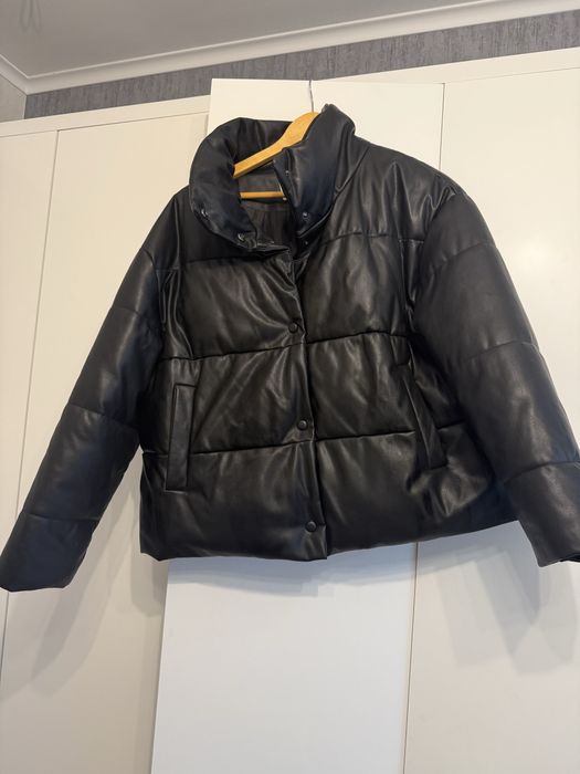 Демісезонна жіноча куртка розмір М-Л