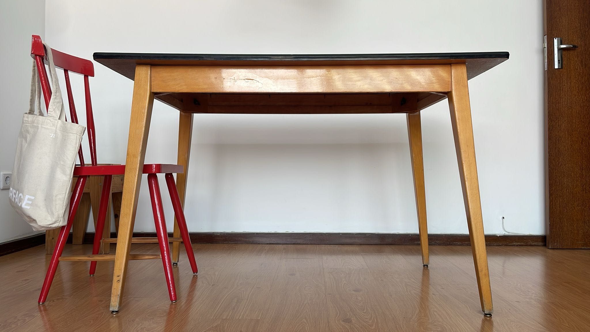 Mesa anos 70 em madeira