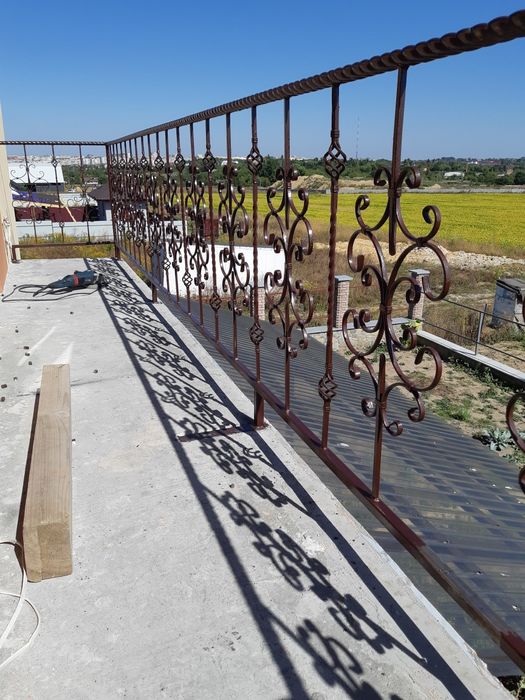 Балкони під металопластикові вікна або під декоративні перила.