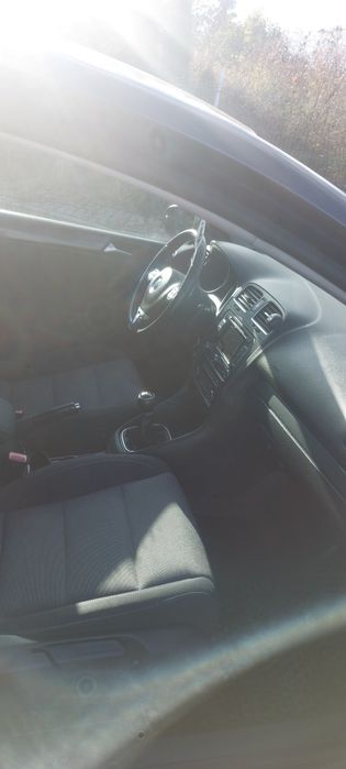 Volkswagen Golf 6, 2012r 1.6, opony zimowe w  super stanie, grzane fot