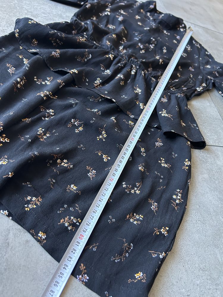 Sukienka w kwiaty z baskinka M 38 H&M