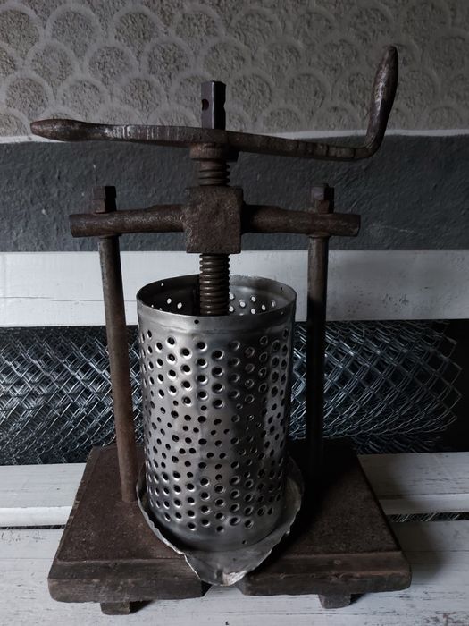 Прес, соковижималка для віджиму соку.