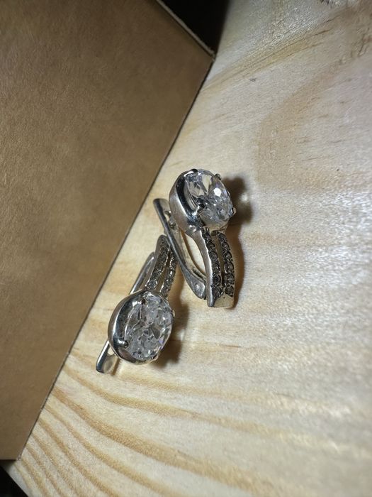 Срібні сережки з фіанітом.