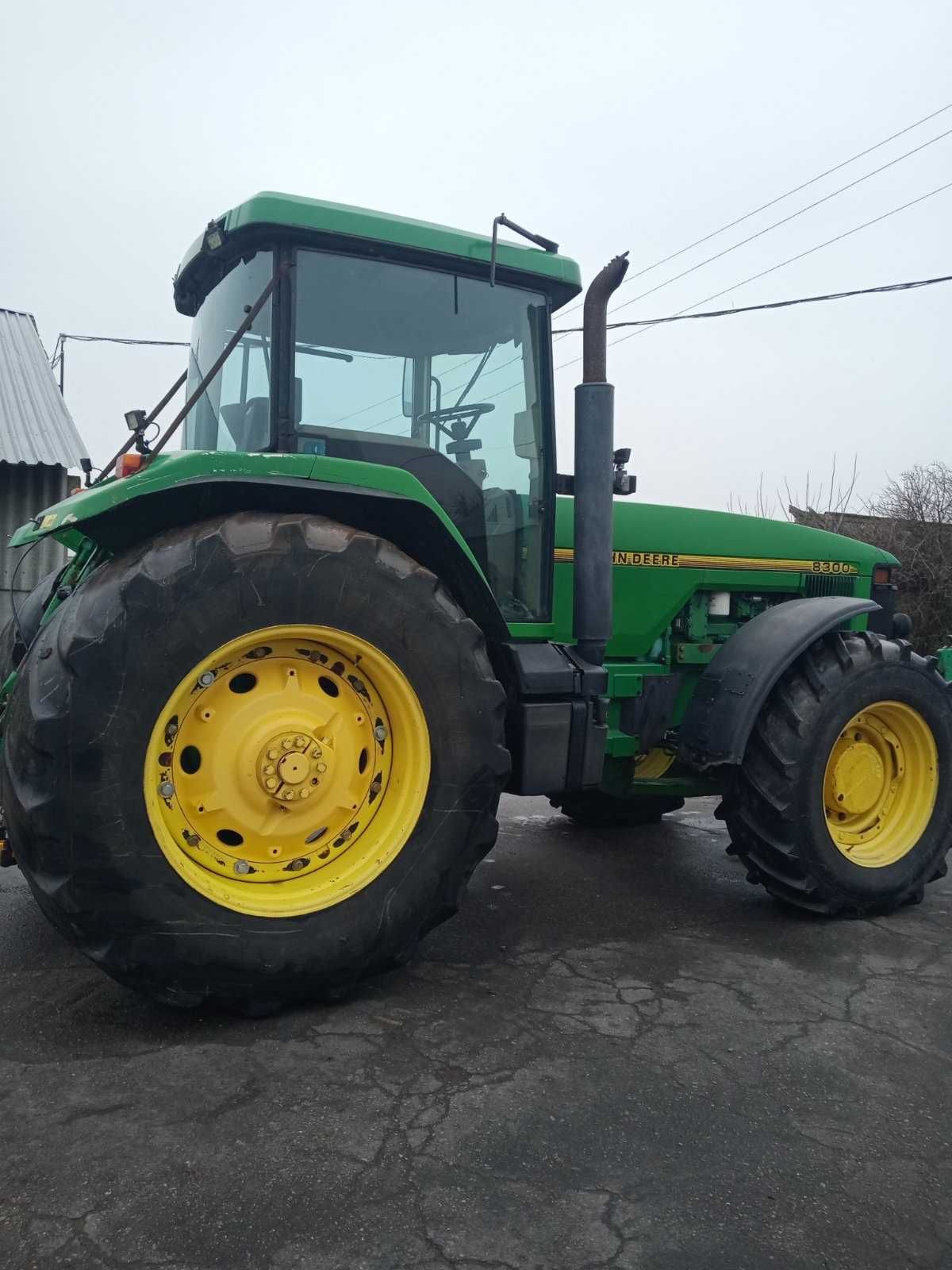 Трактор John Deere 8300  2001