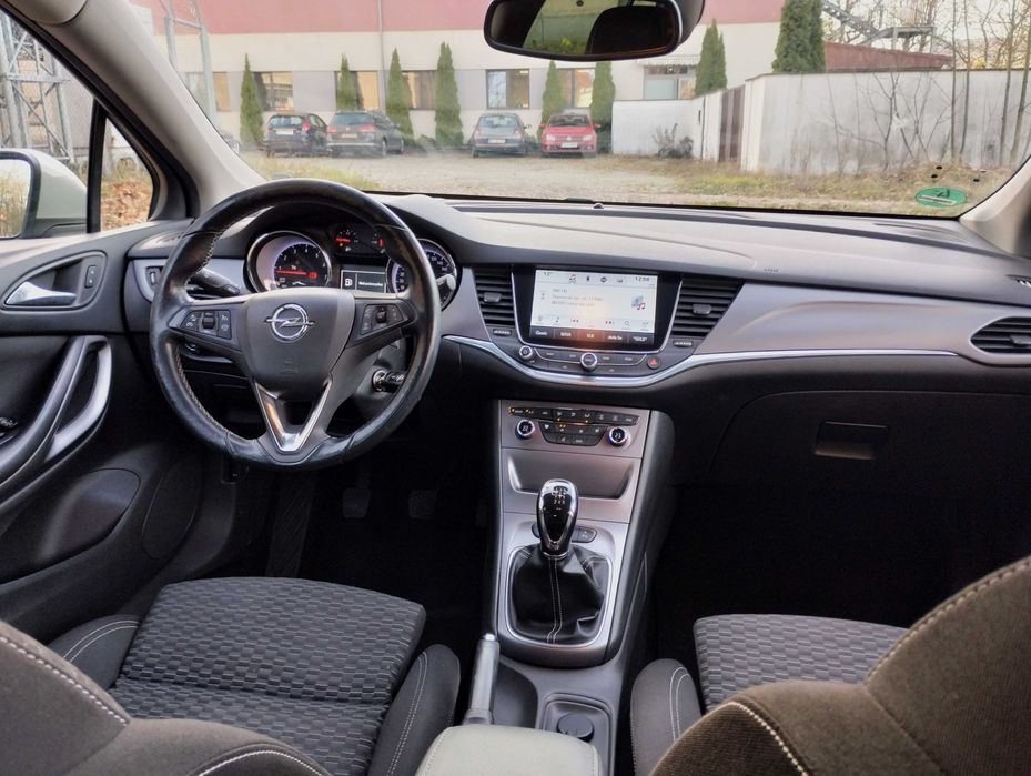 Astra K 1,4 turbo bogate wyposażenie autoryzowany serwis do końca