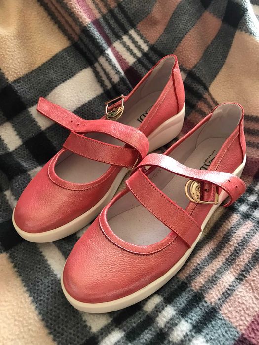 Жіночі шкіряні демісезонні коралово-перламутрові туфлі