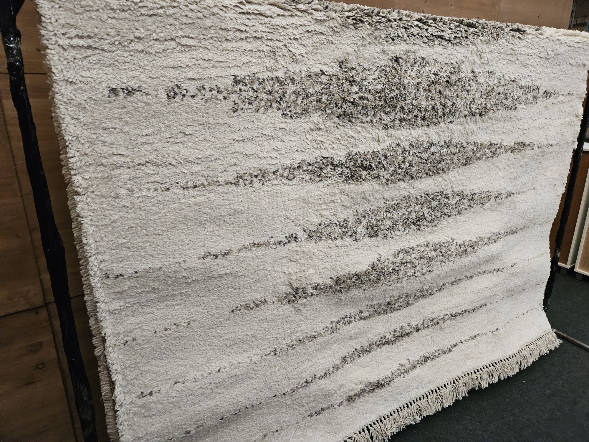 Kremowy beżowy dywan 200 x 290 cm z frędzelkami
