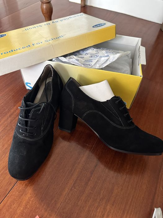 Botas com tacão pretas e cordões da Dr. Scholl's