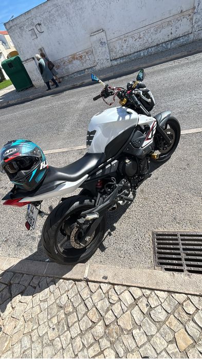 Vendo Yamaha Xj6.