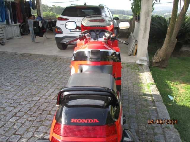 a venda .honda CBR 1000F potencia e conforto numa clássica desportiva