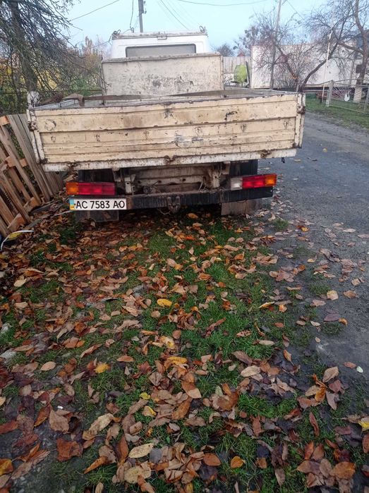 Мерседес 410 .2.9 самоскид евакуатор.