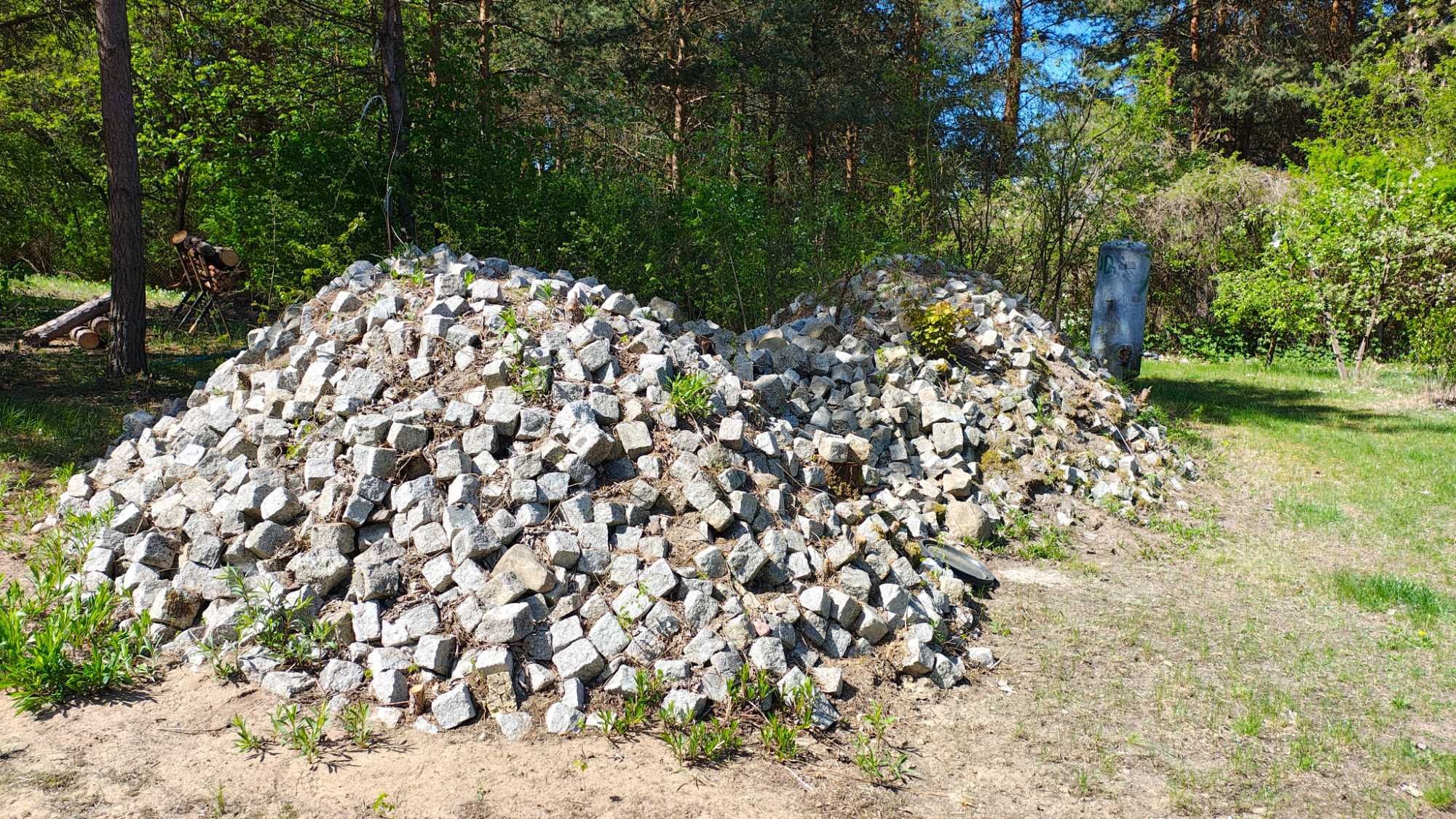 Kostka granitowa drogowa ze starej drogi, około 40 ton