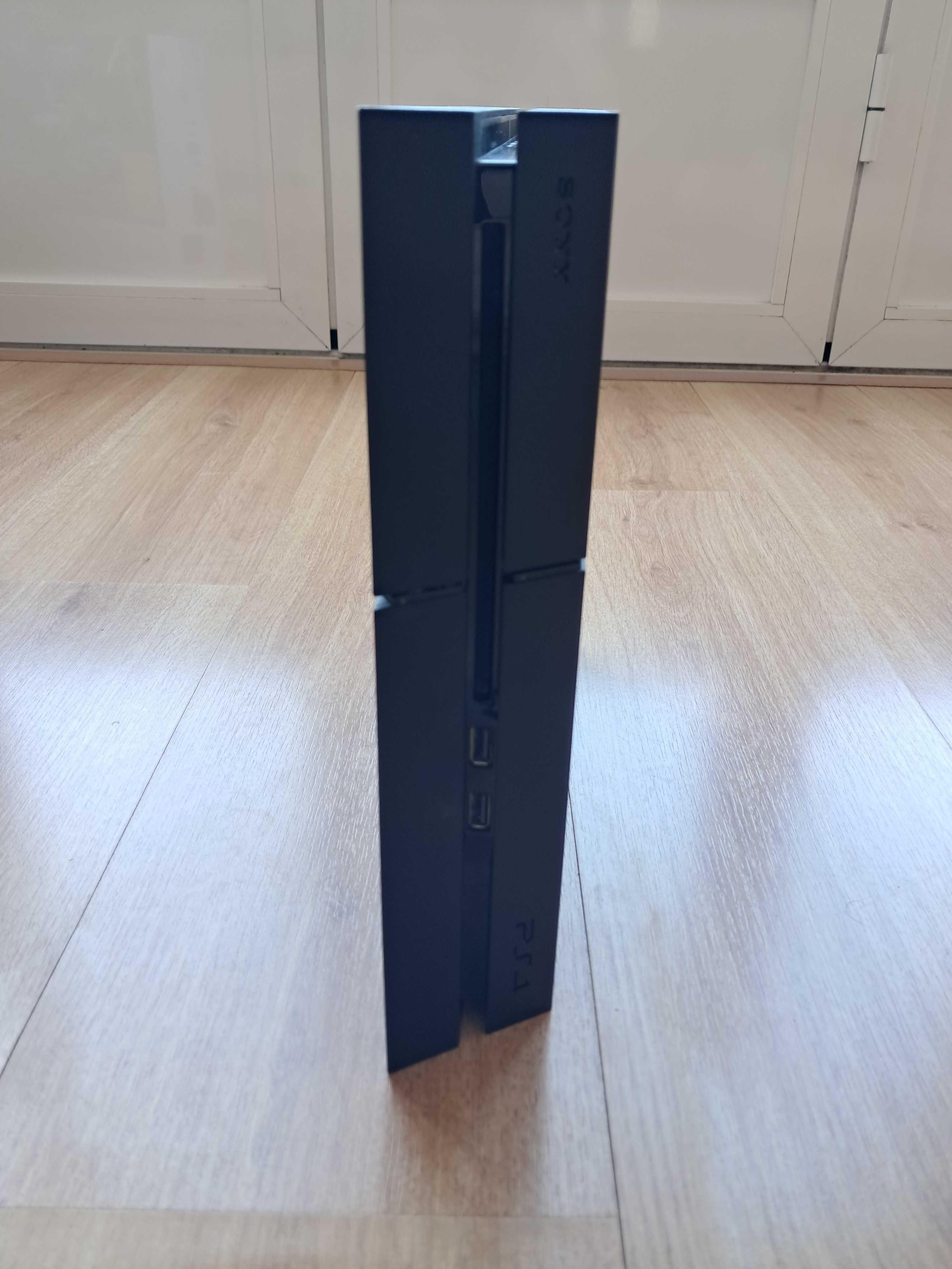 PS4 500GB Preta + 2 Comandos + Jogo