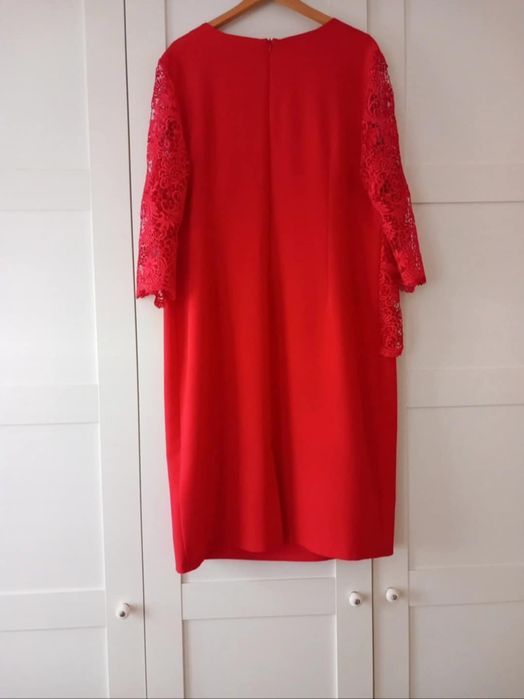 Sukienka z koronką w kolorze czerwonym