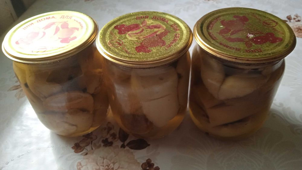 Гриби білі мариновані.