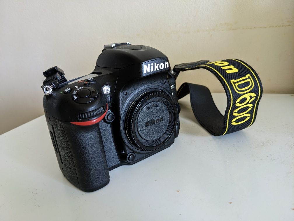 Nikon D600 з пробігом у 28 тис.