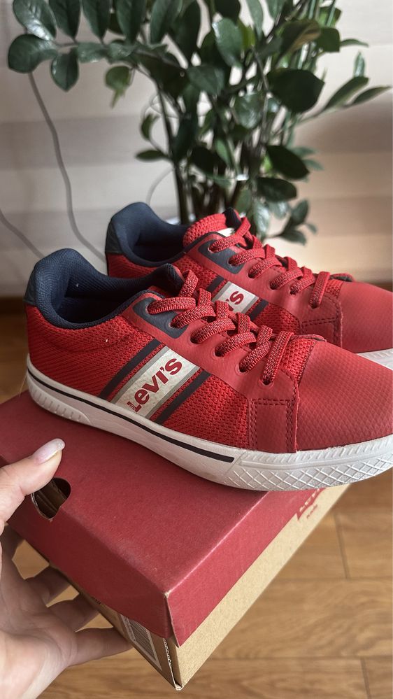 Кеди дитячі levis 34р