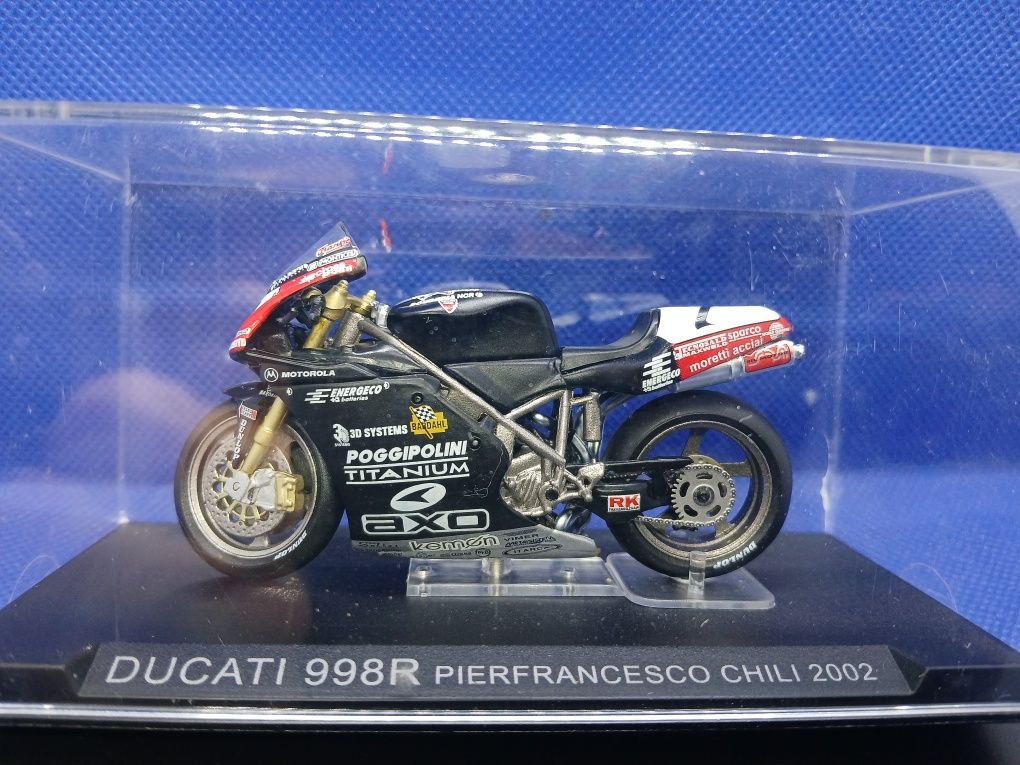 Miniaturas  Moto GP modelo 1/24 8 modelos  difrentes