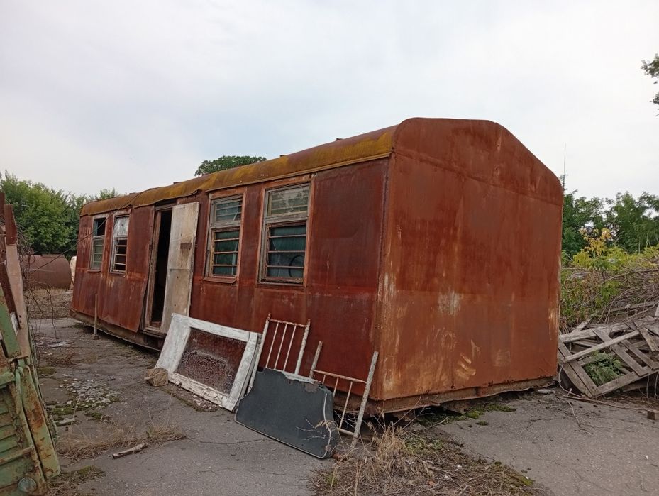 Вагончики...є насколько...в різних станах...є дуже дешево для стройки