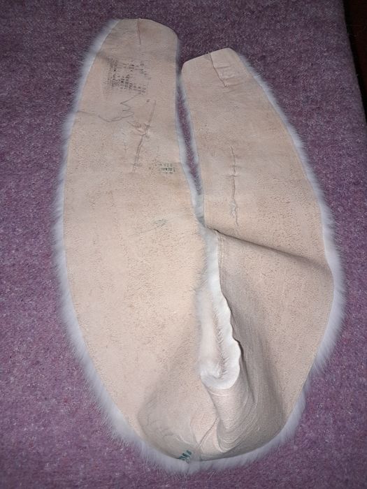 Комір з норки білого кольору