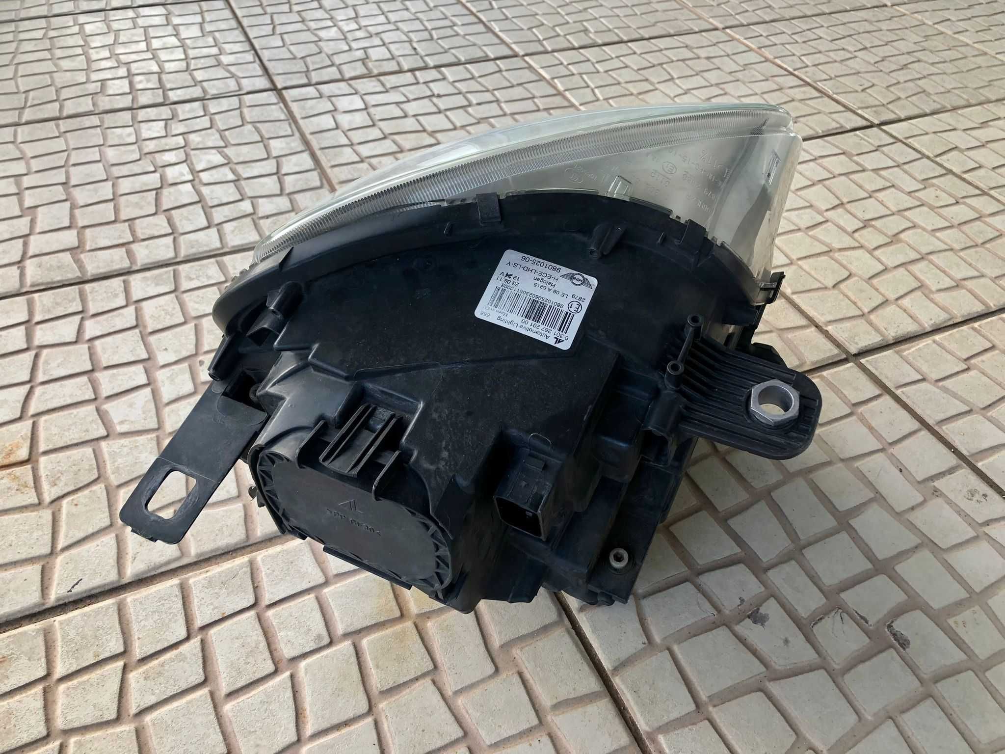 Faróis frontais para Mini Countryman