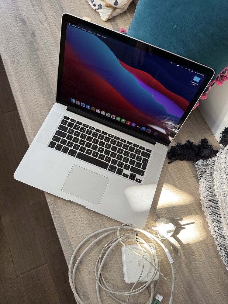 macbook pro 15” Retina mid 2014 i7 16gb 256gb