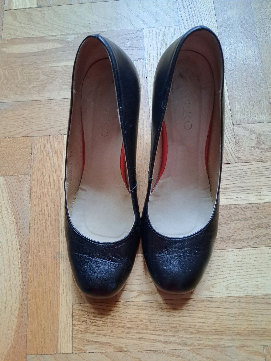 Czarne buty na obcasie, klasyczne czolenka Rylko 38.5