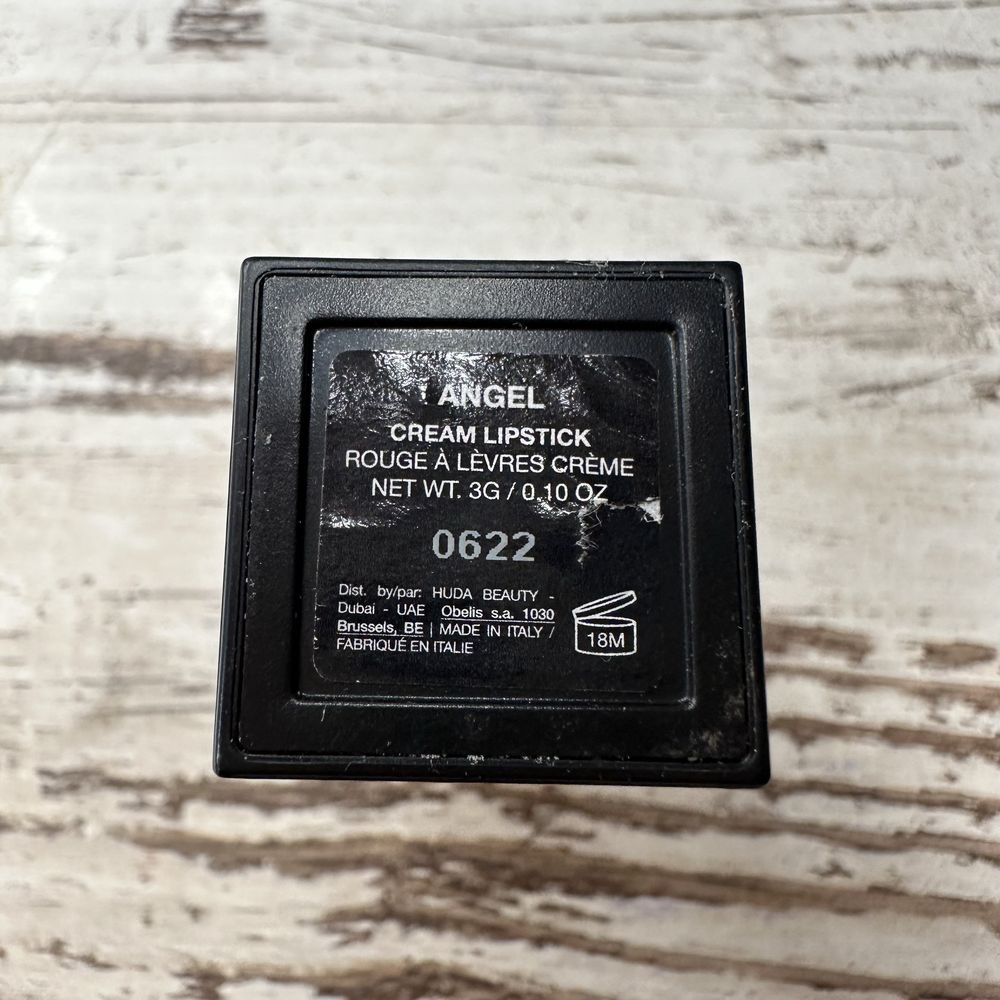 Huda Beauty power bullet cream glow Angel