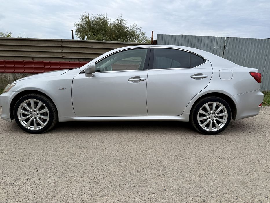 Продам Lexus Is 220d
