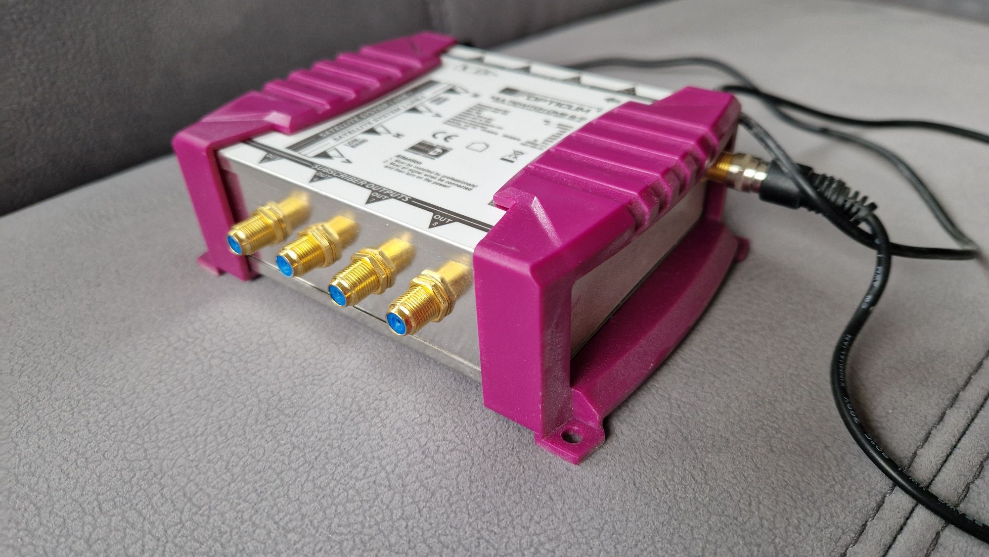 Multiswitch Opticum 9/8 typ. OMS z 8 wejściami SAT (z dwóch pozycji sa
