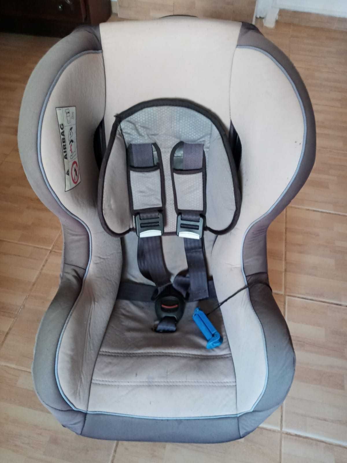 Cadeira auto em bom estado