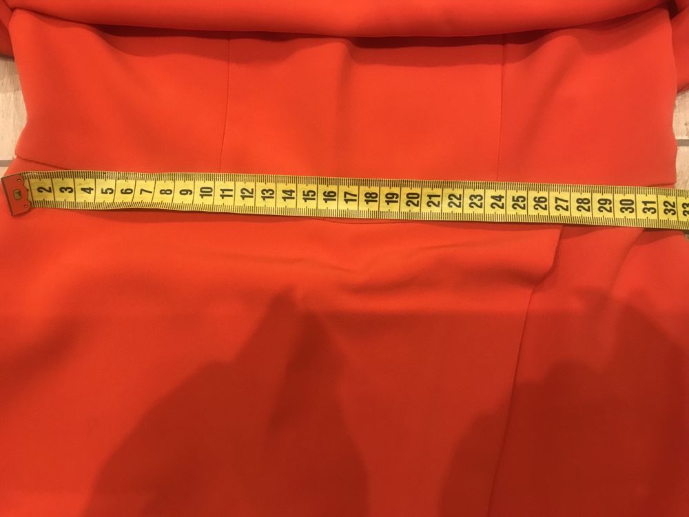 GUESS czerwony kombinezon odkryte plecy XS