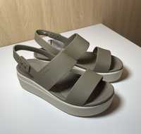 Санділі Crocs Brooklyn Low Wedge W7