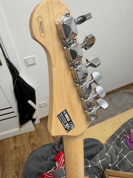 Електро гітара Yamaha Pacifica 012 White + комбік Cort CM15R