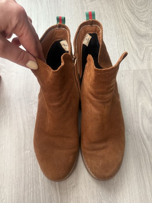 Замшеві черевики коричневі тренд