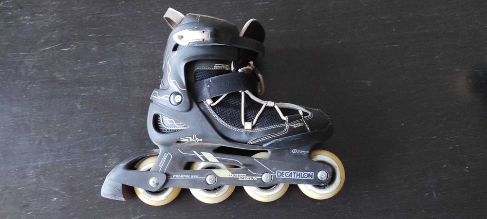 Patins em linha tamanho 41 e proteções de joelhos, cotovelos e punhos