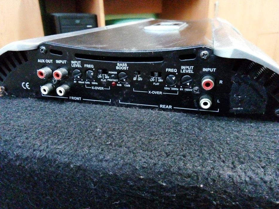 Сабвуфер із підсилювачем. Комплект JBL