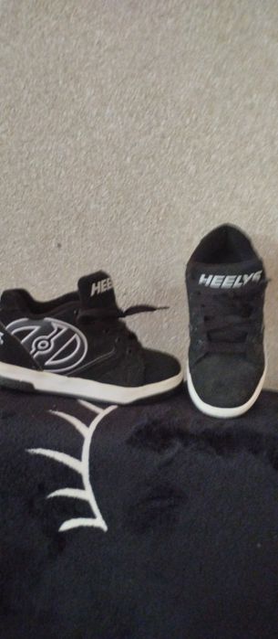 Heelys кросівки в гарному стані 32 розмір 19см