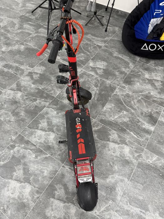 Електросамокат Giant